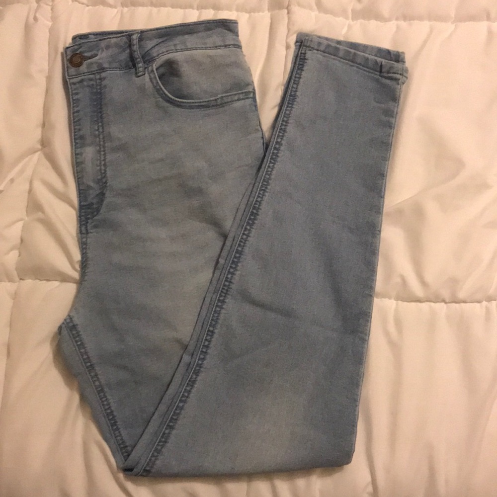 NWOT-Forever 21 High waisted light wash jeans